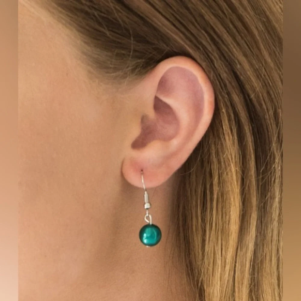 Green and Silver Necklace and Earrings Set